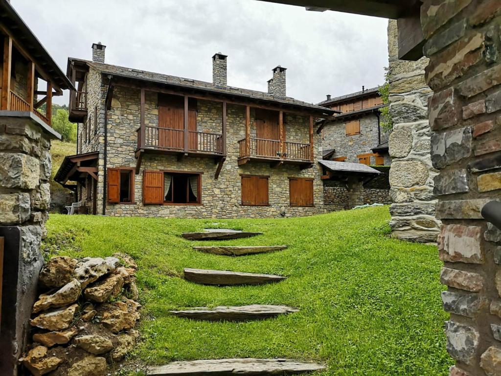 Queixans I, Caixáns – Updated 2022 Prices