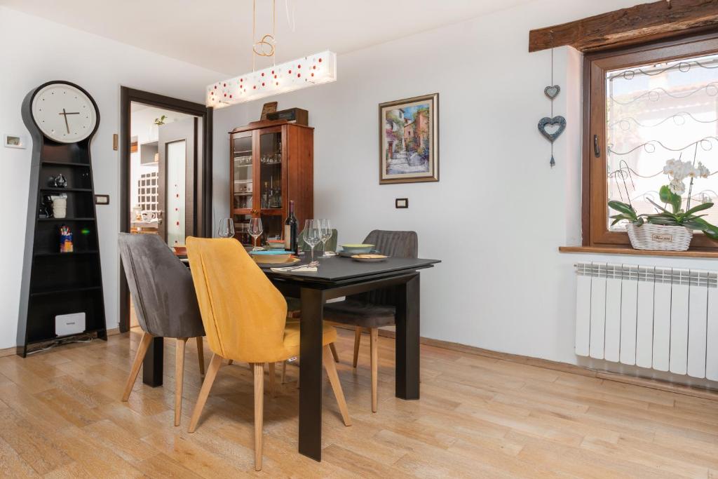Fotografie z fotogalerie ubytování Luxury 3 Bedroom Apartment v destinaci Vrsar