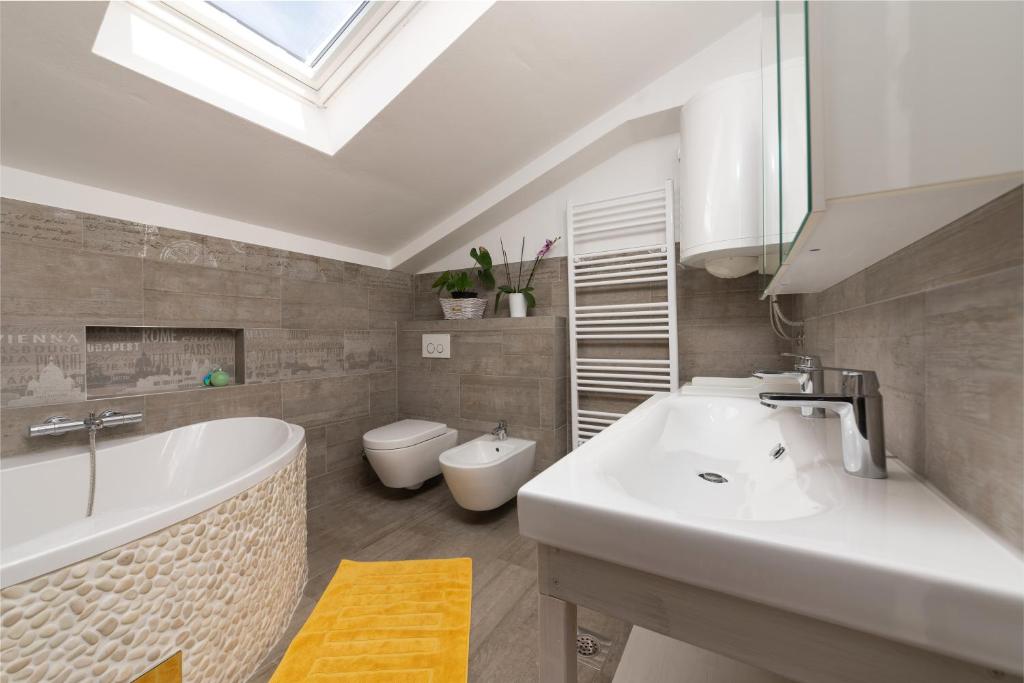 Koupelna v ubytování Luxury 3 Bedroom Apartment