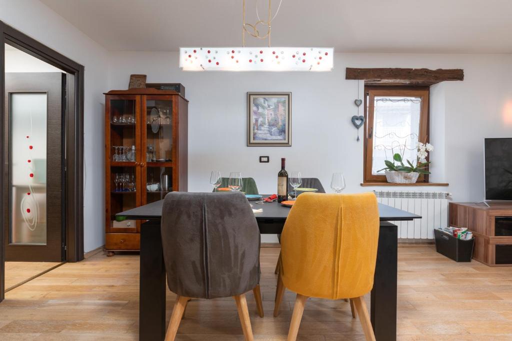 TV a/nebo společenská místnost v ubytování Luxury 3 Bedroom Apartment