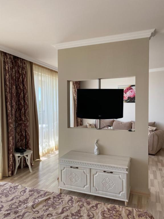 A television and/or entertainment centre at Private Super apartments by sea in Apart Hotel !