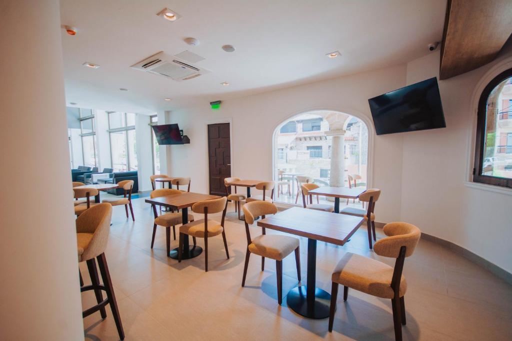 TV a/nebo společenská místnost v ubytování SEC Hotel