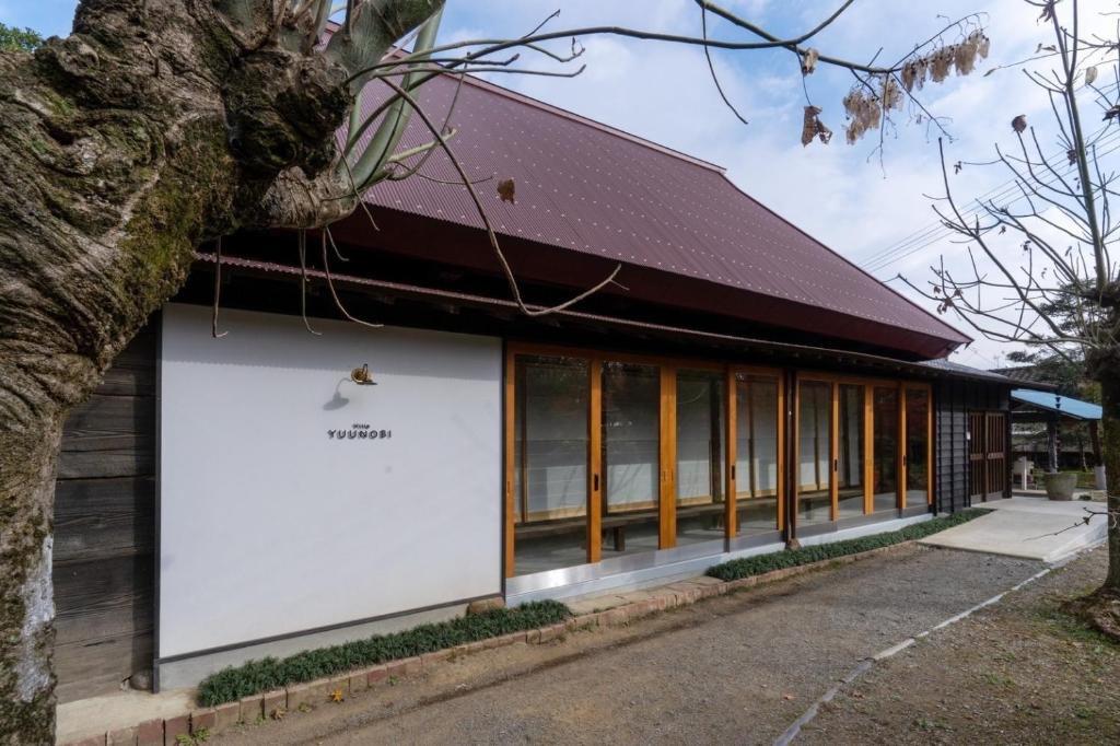 a building with a red roof at villa YUUNOBI - Vacation STAY 78559v in Taragi