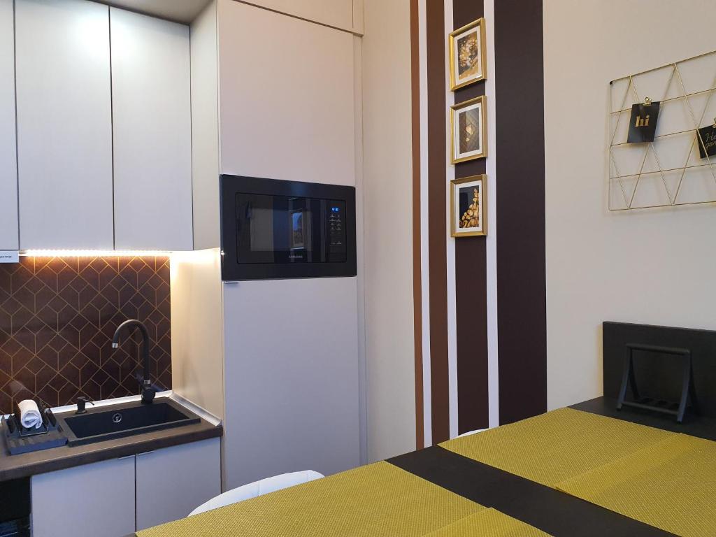 Kuchyňa alebo kuchynka v ubytovaní Kaposvár Apartman