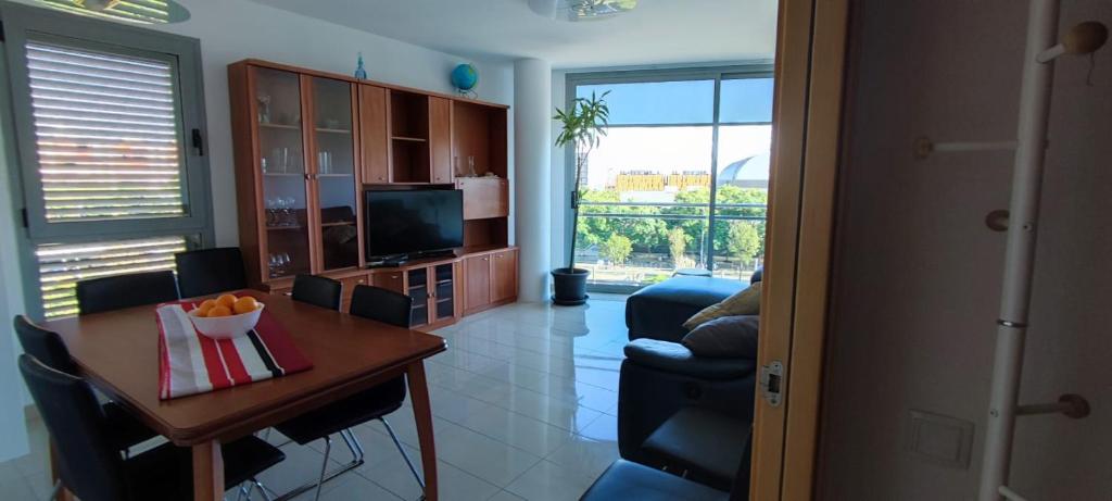 Televízia a/alebo spoločenská miestnosť v ubytovaní Europa - Fira Barcelona Apartment