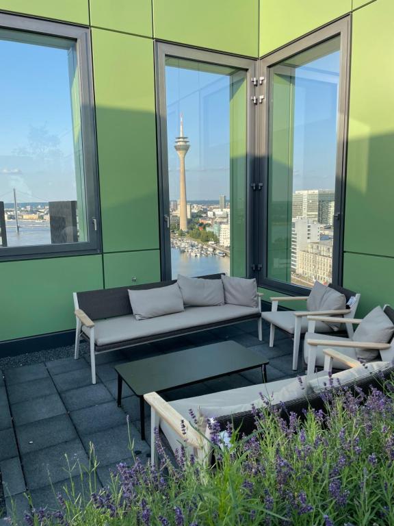 Luxury Apartments Düsseldorfにあるバルコニーまたはテラス