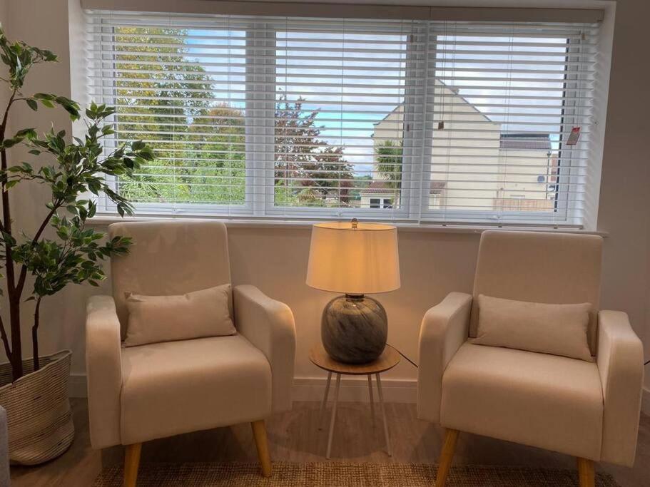 Fishponds Flat 4 by Mia Living 2 bedroom apartment