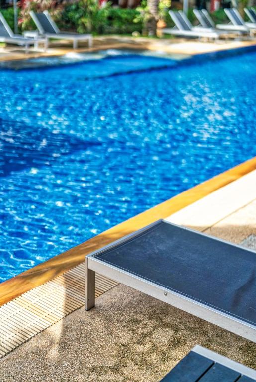 Bazén v ubytování Sai Rougn Residence - SHA Extra Plus nebo v jeho okolí