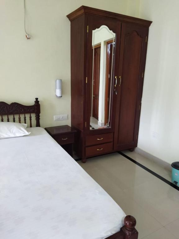 Sree Mookambika Beach Resort - Superior Twin Room