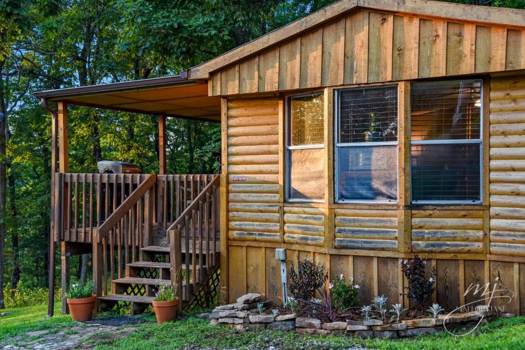 The View- Gorgeous sunset views and perfect location near Ponca make this an instant favorite!