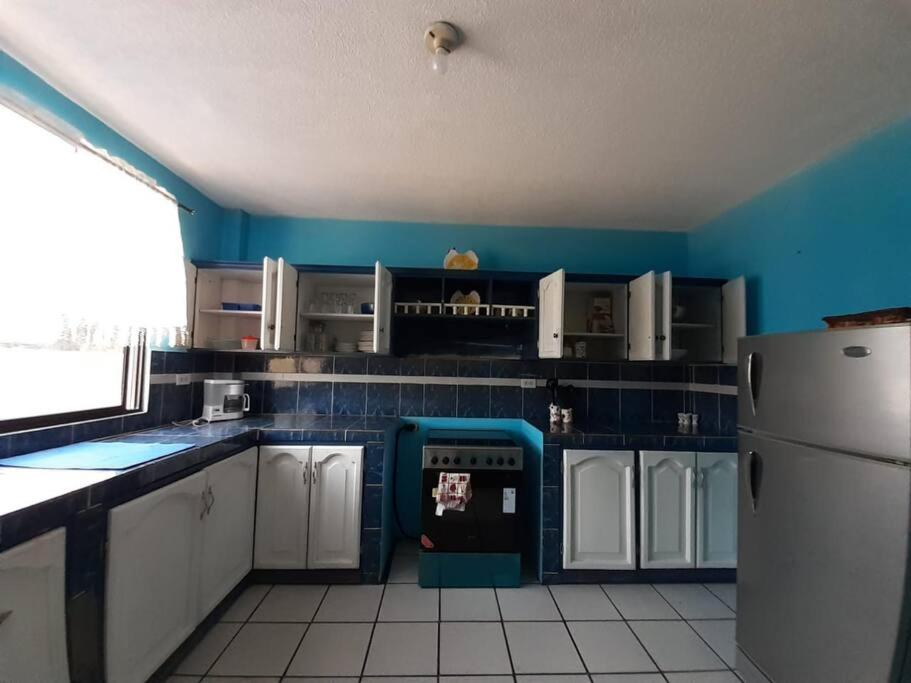 Kuchyň nebo kuchyňský kout v ubytování Amplio y cómodo departamento.
