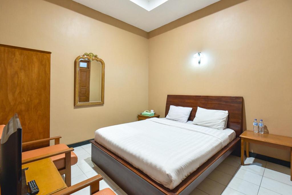 Postel nebo postele na pokoji v ubytování Sekar Ayu Hotel Malioboro Mitra RedDoorz