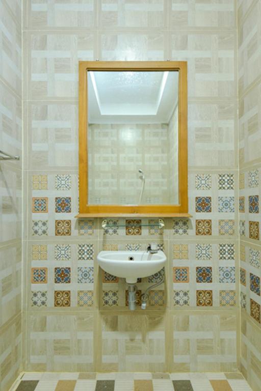 Koupelna v ubytování Sekar Ayu Hotel Malioboro Mitra RedDoorz