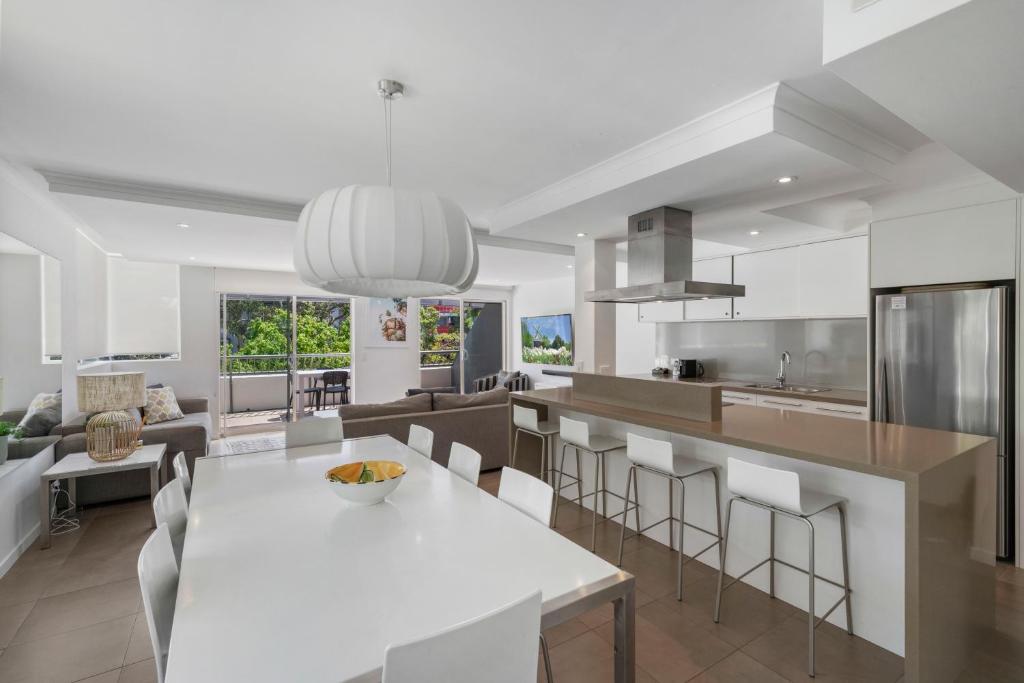 Saks on Hastings - Appartement De Trois Chambres Avec Balcon - Penthouse