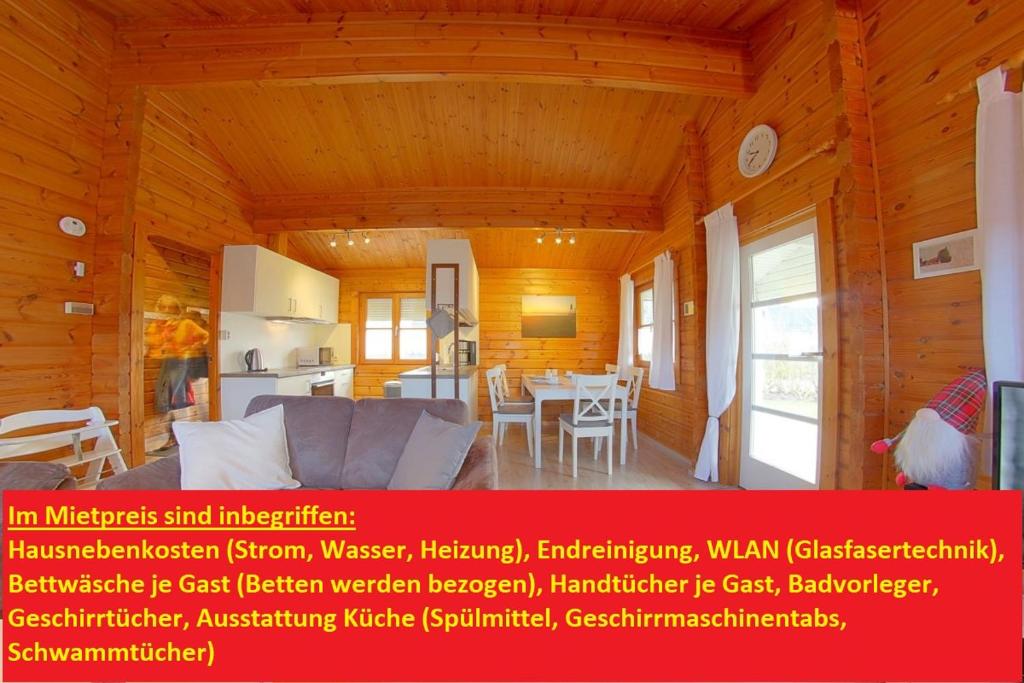 Zimmer mit Küche und Wohnzimmer in der Unterkunft Ferienhaus Nordsee in Dorum Neufeld