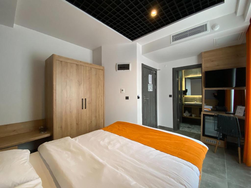 מיטה או מיטות בחדר ב-CSK OTEL