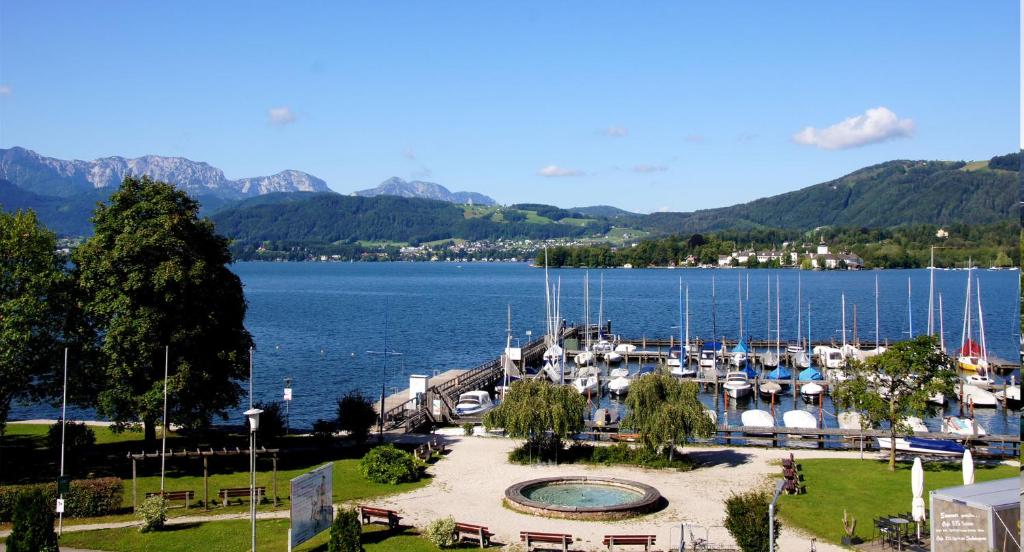 a view of a marina with boats in the water at Seehotel im Weyer in Gmunden