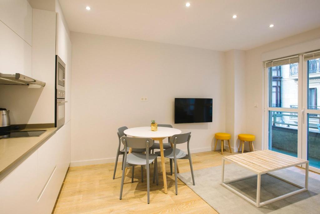Apartamentos San Marcial 28 - Apartment With Balcony