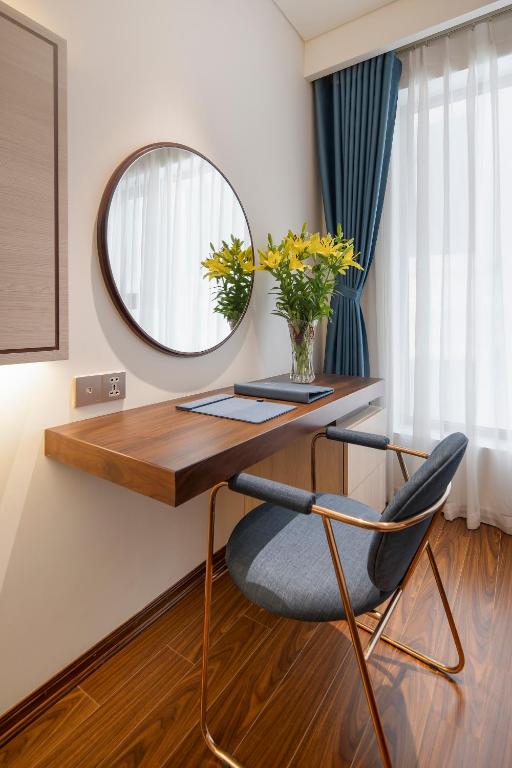 Grand Premier Twin Room with Partial Ocean View