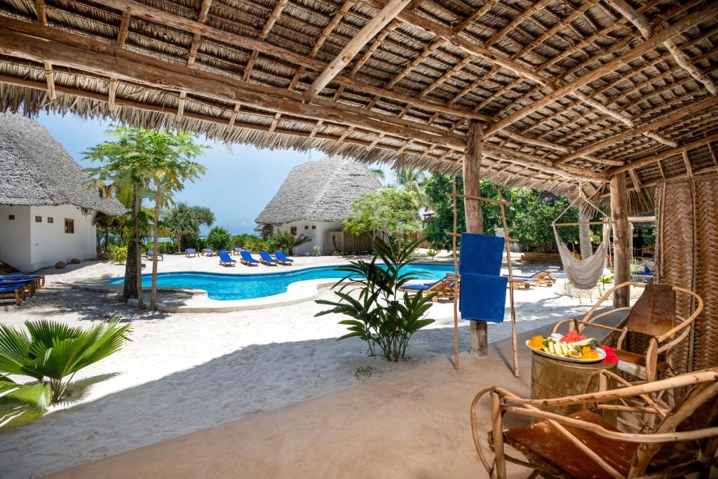 Bazén v ubytování Marafiki Beach Hotel & SPA nebo v jeho okolí