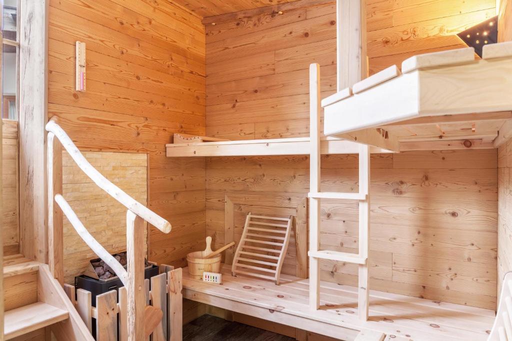 Poschodová posteľ alebo postele v izbe v ubytovaní Panorama Lodge Leutasch mit Sauna