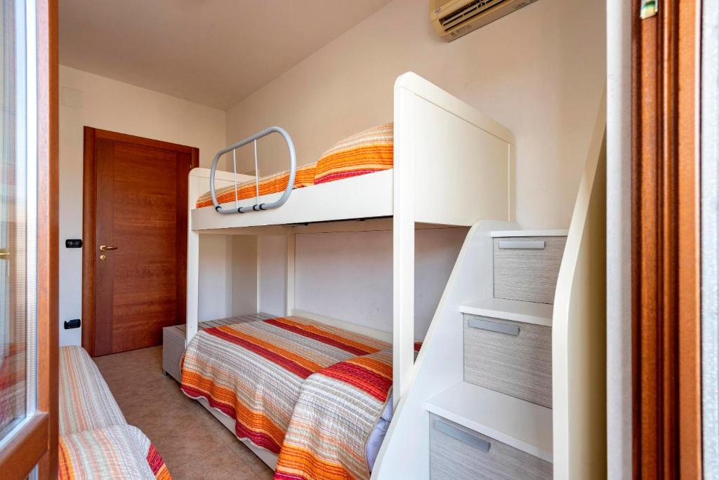 Łóżko lub łóżka w pokoju w obiekcie Egeo apartment