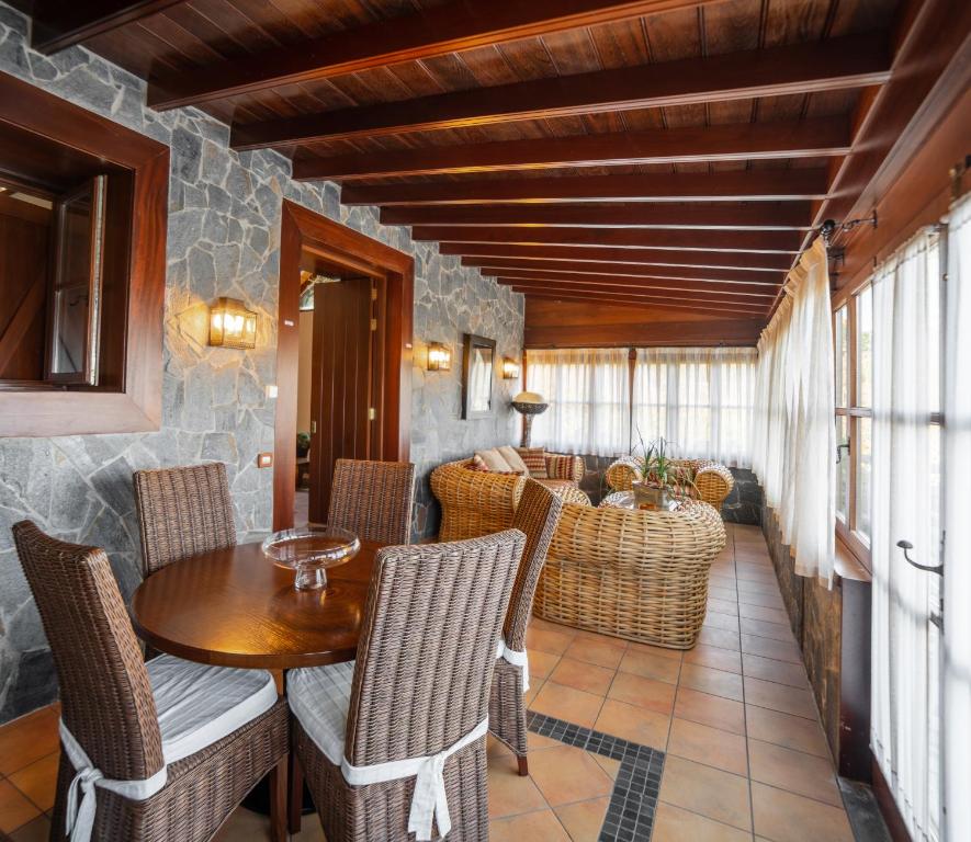 A seating area at CASA RURAL EL LAGAR TENERIFE