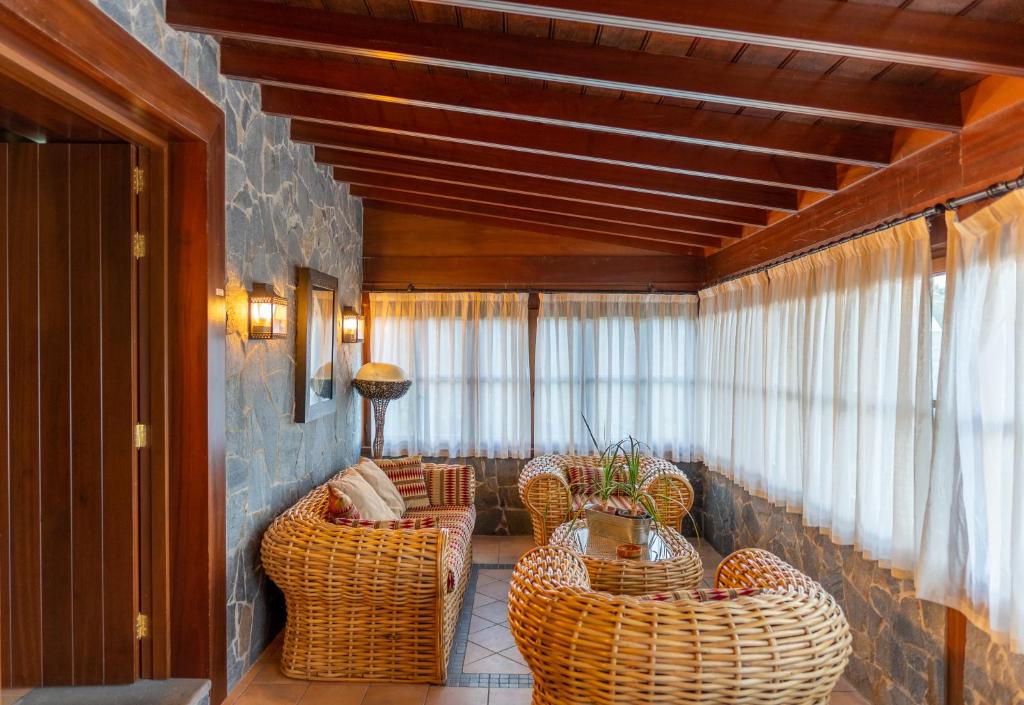 A seating area at CASA RURAL EL LAGAR TENERIFE
