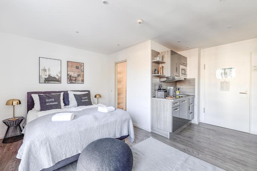 
Suite M with Street View
