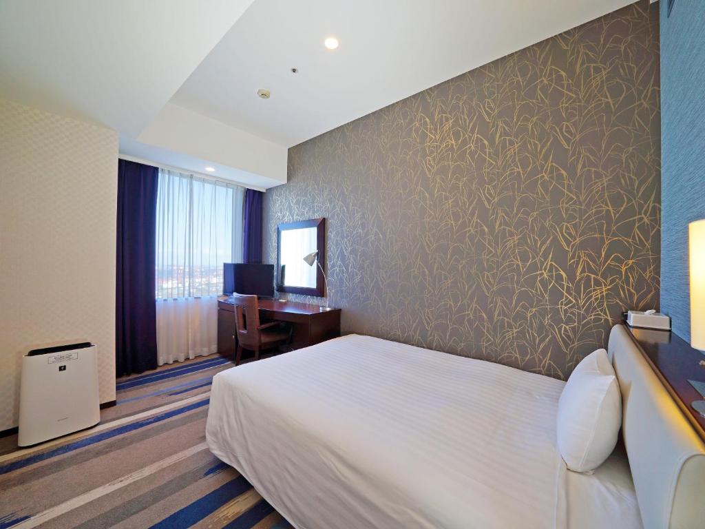 Postel nebo postele na pokoji v ubytování LOISIR HOTEL SHINAGAWA SEASIDE