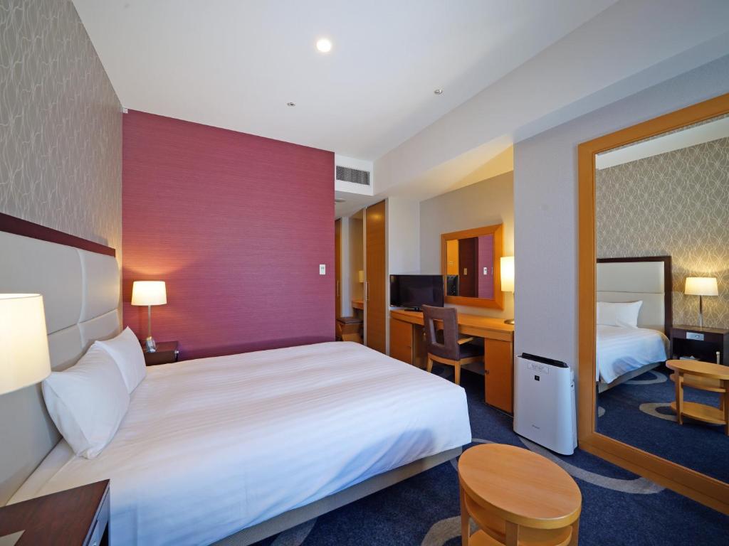 Postel nebo postele na pokoji v ubytování LOISIR HOTEL SHINAGAWA SEASIDE