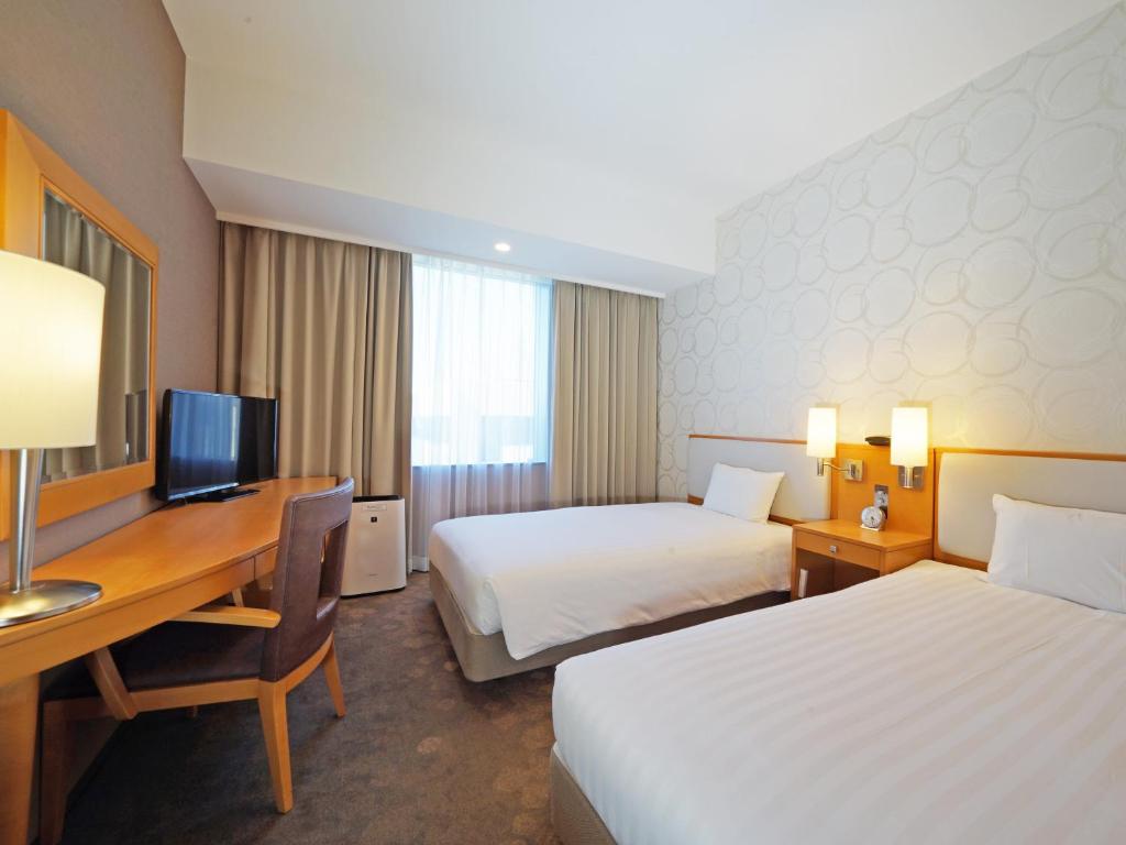 Postel nebo postele na pokoji v ubytování LOISIR HOTEL SHINAGAWA SEASIDE