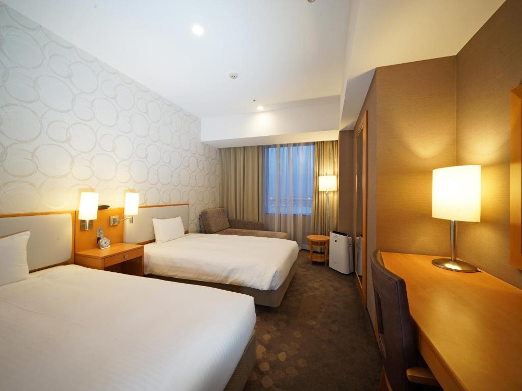 Postel nebo postele na pokoji v ubytování LOISIR HOTEL SHINAGAWA SEASIDE