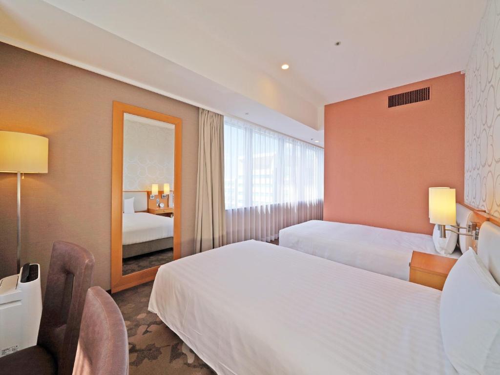 Postel nebo postele na pokoji v ubytování LOISIR HOTEL SHINAGAWA SEASIDE