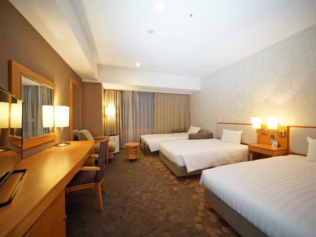 Postel nebo postele na pokoji v ubytování LOISIR HOTEL SHINAGAWA SEASIDE