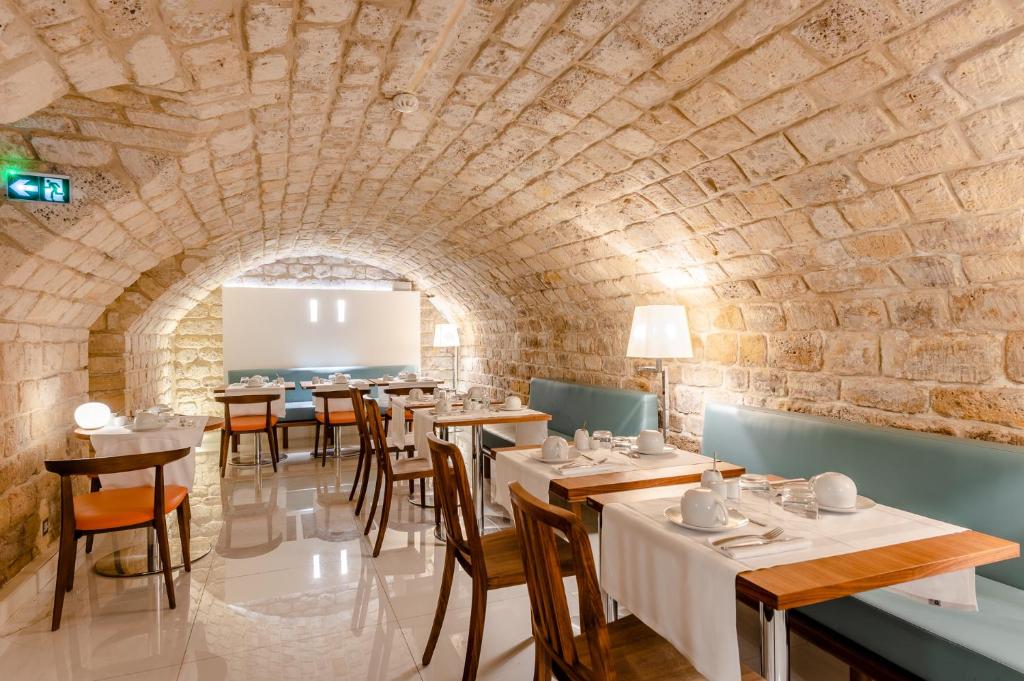 Hôtel Jardin de Cluny - Resim 32