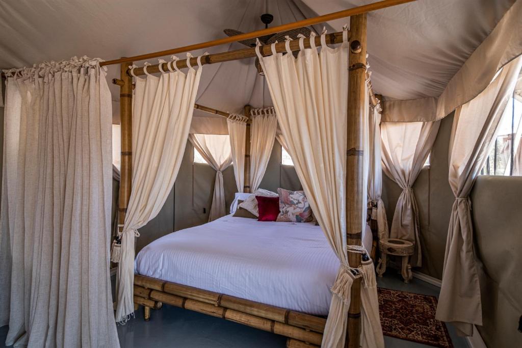 Cama o camas de una habitación en El Toril Glamping Experience