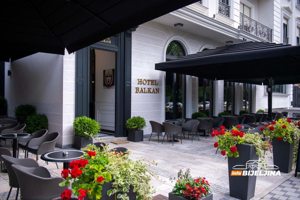 a restaurant with tables and chairs and umbrellas at HOTEL BALKAN in Bijeljina