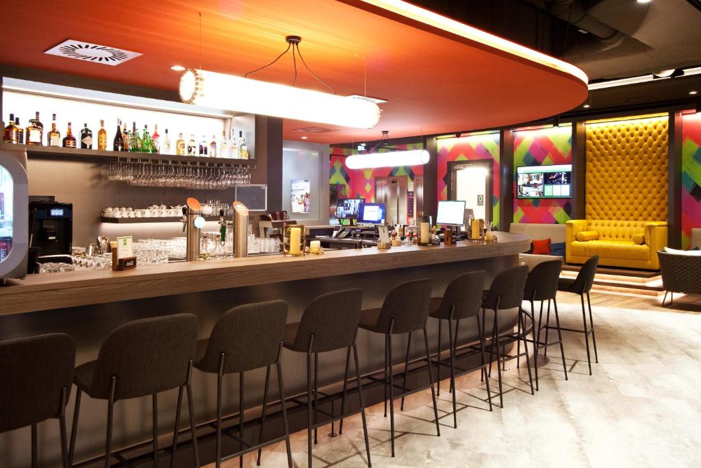 Lounge alebo bar v ubytovaní ibis Styles Parndorf Neusiedler See