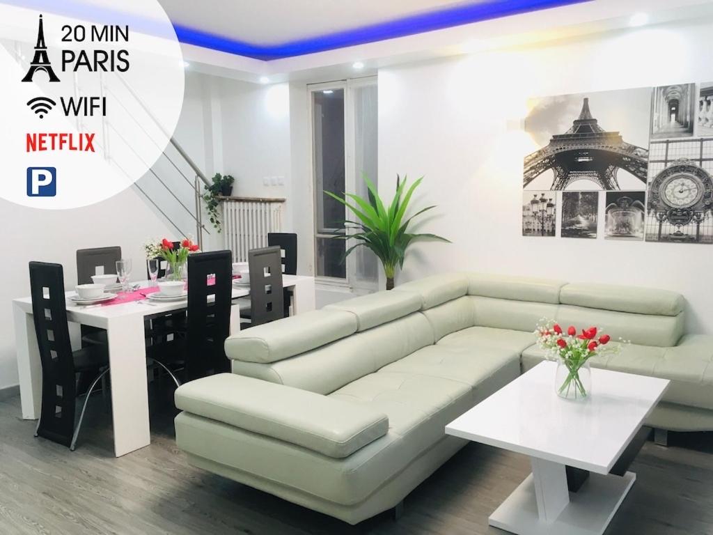 a living room with a couch and a table at Magnifique villa de 110m2 ✧Jardin ✧ 20min de Paris in Épinay-sur-Orge