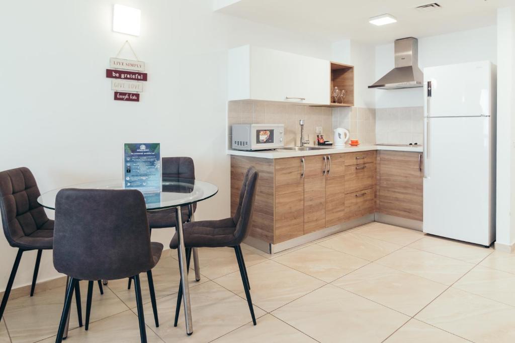Almog Beach Apartments מגדלי חוף הכרמל חיפה - Suite Con Vista Al Mar