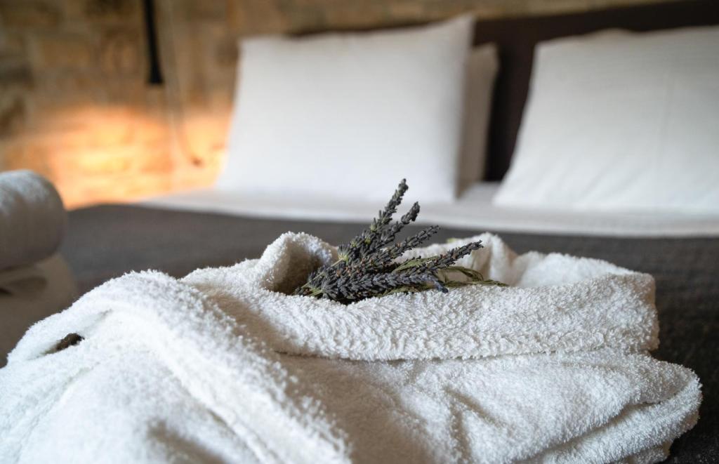 Postel nebo postele na pokoji v ubytování Casa Della Vita Gouves Cretan Luxury Villa