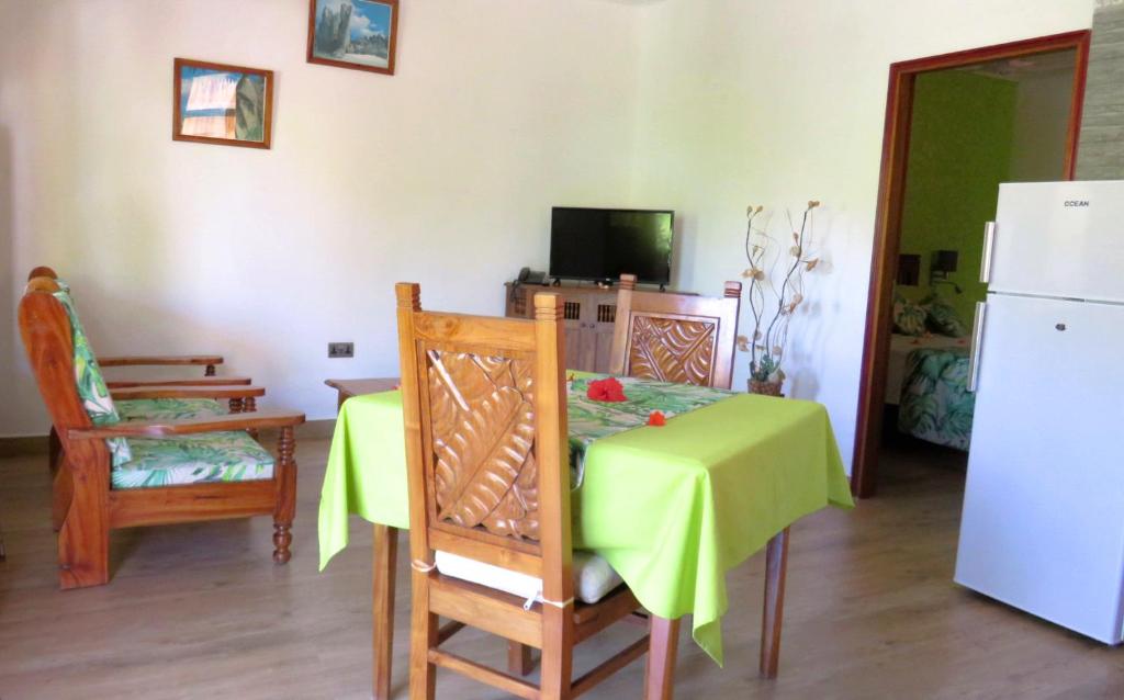 Η κουζίνα ή μικρή κουζίνα στο The Islander Hotel