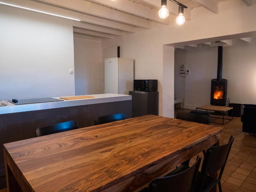 La Petite Maison, jardin et jacuzzi, proche de Lyon - Two-Bedroom House