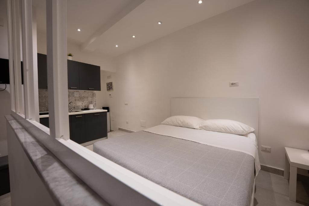 Łóżko lub łóżka w pokoju w obiekcie Casa Vacanze Santa Teresella 40