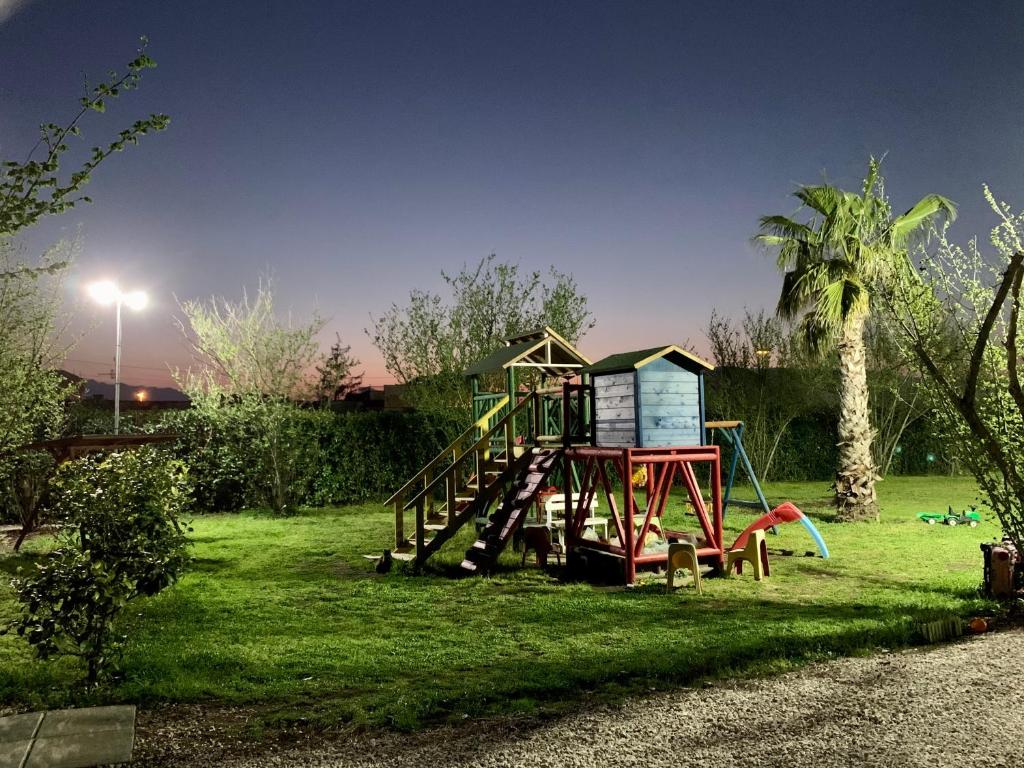 Plac zabaw dla dzieci w obiekcie Villa Valentino Pompeji