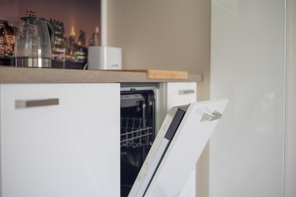 Kuchyňa alebo kuchynka v ubytovaní Metro Wilanowska Comfortable Apartment