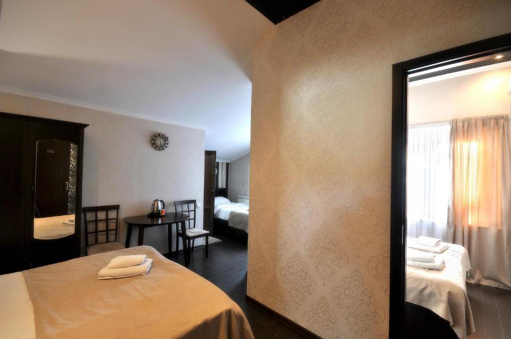 Postel nebo postele na pokoji v ubytování Hotel Majestic