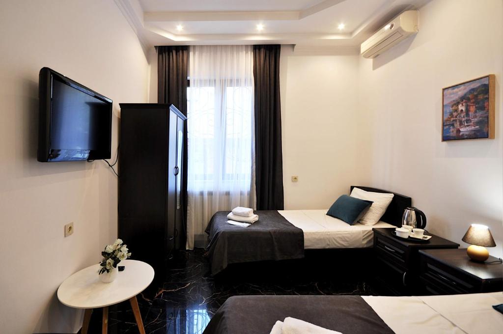 TV a/nebo společenská místnost v ubytování Hotel Majestic