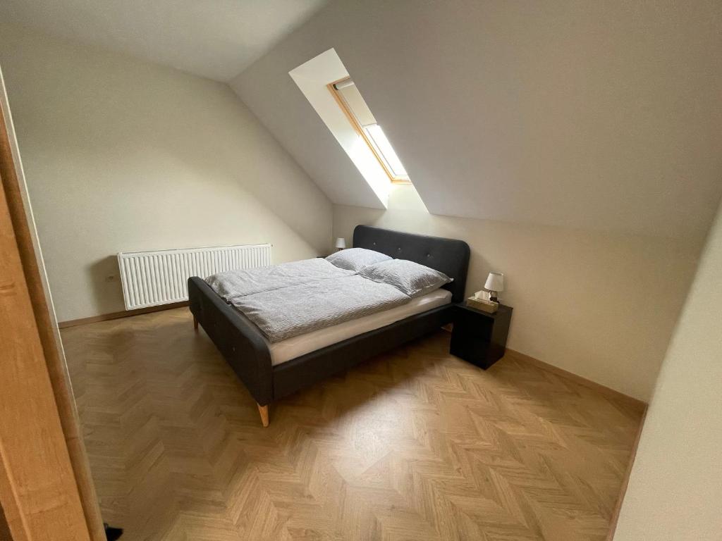 Postel nebo postele na pokoji v ubytování Koliko apartman
